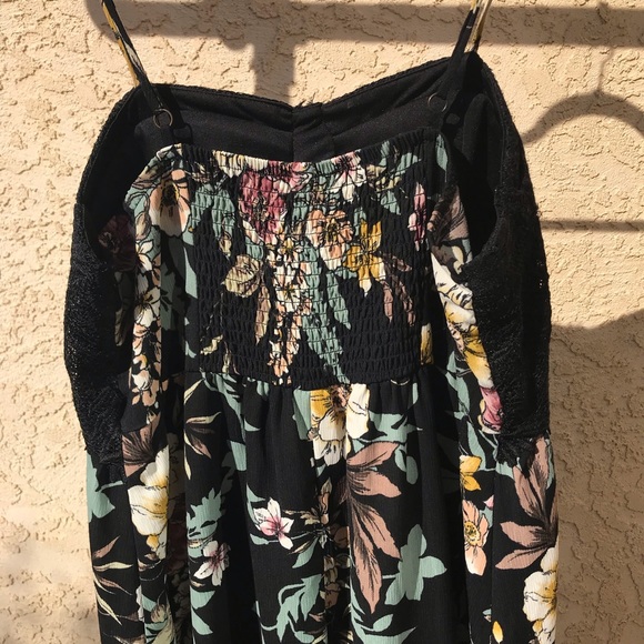 Floral Hawaiian Dress - Picture 6 of 8